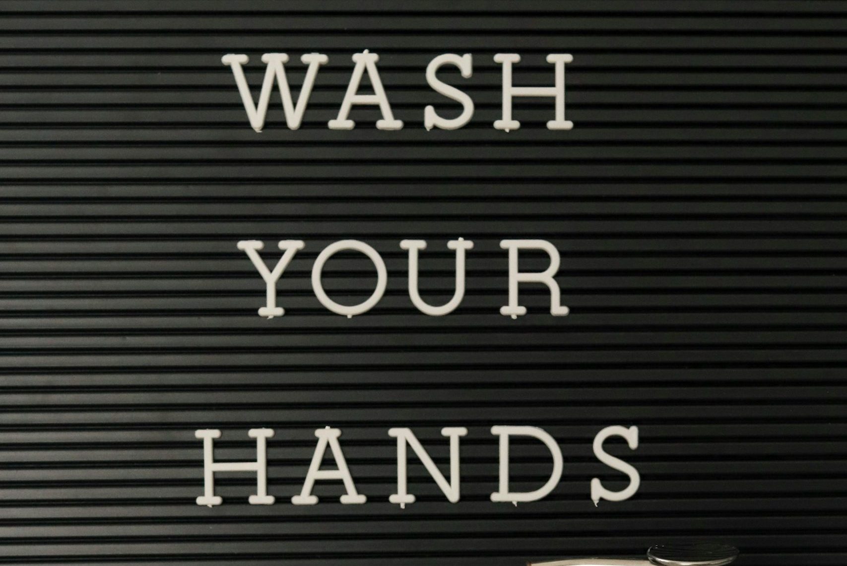 sign that reads 'wash your hands'